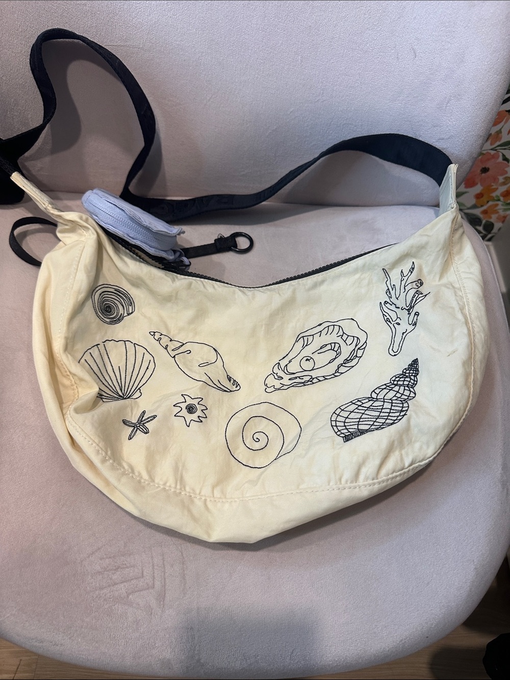 BAGGU- Medium Crescent Cream Seashell Embroidered Crossbody Bag
